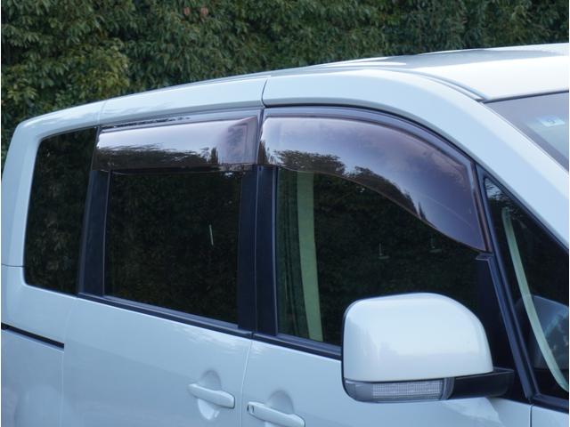 デリカＤ：５ Ｇ　パワーパッケージ　８人乗り　パドルシフト　スマートキー２個　両側パワースライドドア　後席モニター　ＳＤナビＴＶ　ＤＶＤ　ＣＤ　バックカメラ　純正アルミ　オートＨＩＤヘッドライト　クルーズコントロール　クリアランスソナー（5枚目）