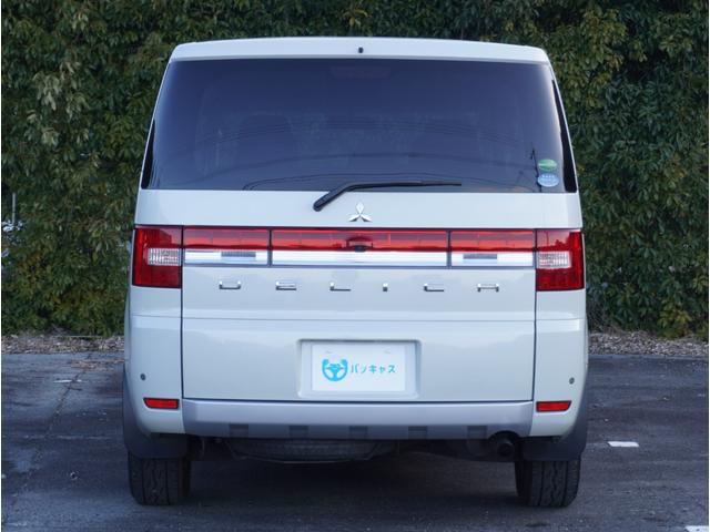 デリカＤ：５ Ｇ　パワーパッケージ　８人乗り　パドルシフト　スマートキー２個　両側パワースライドドア　後席モニター　ＳＤナビＴＶ　ＤＶＤ　ＣＤ　バックカメラ　純正アルミ　オートＨＩＤヘッドライト　クルーズコントロール　クリアランスソナー（10枚目）