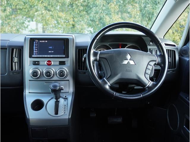 デリカＤ：５ Ｇ　パワーパッケージ　８人乗り　パドルシフト　スマートキー２個　両側パワースライドドア　後席モニター　ＳＤナビＴＶ　ＤＶＤ　ＣＤ　バックカメラ　純正アルミ　オートＨＩＤヘッドライト　クルーズコントロール　クリアランスソナー（15枚目）