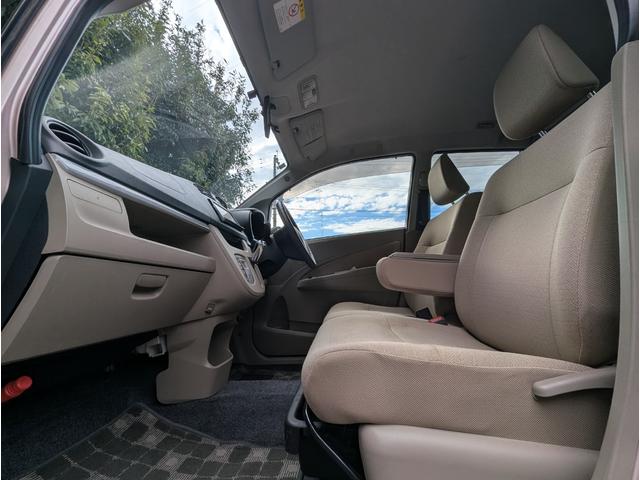 ステラ Ｌリミテッド　スマートアシスト　衝突被害軽減ブレーキ　ナビ　フルセグＴＶ　ＣＤ　ＤＶＤ　Ｂｌｕｅｔｏｏｔｈ　バックカメラ　スマートキー　純正１４ｉｎアルミホイール　電動格納ミラー　オートヘッドライト　ベンチシート　エコアイドル（16枚目）