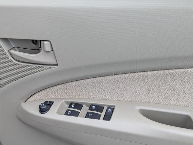 ステラ Ｌリミテッド　スマートアシスト　衝突被害軽減ブレーキ　ナビ　フルセグＴＶ　ＣＤ　ＤＶＤ　Ｂｌｕｅｔｏｏｔｈ　バックカメラ　スマートキー　純正１４ｉｎアルミホイール　電動格納ミラー　オートヘッドライト　ベンチシート　エコアイドル（17枚目）