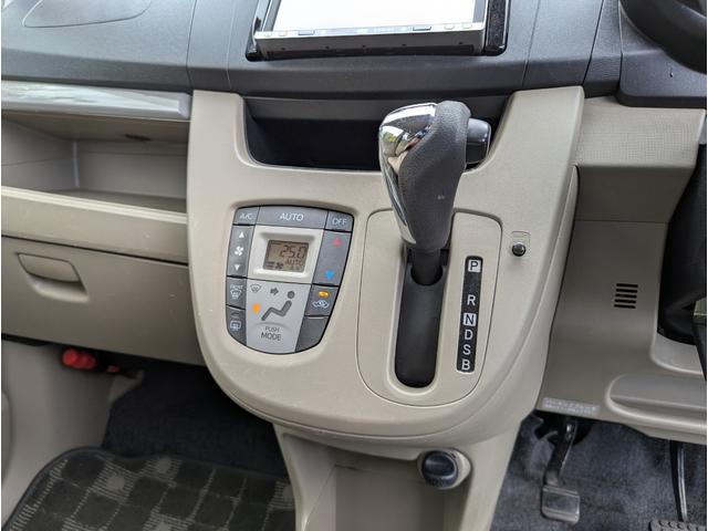 ステラ Ｌリミテッド　スマートアシスト　衝突被害軽減ブレーキ　ナビ　フルセグＴＶ　ＣＤ　ＤＶＤ　Ｂｌｕｅｔｏｏｔｈ　バックカメラ　スマートキー　純正１４ｉｎアルミホイール　電動格納ミラー　オートヘッドライト　ベンチシート　エコアイドル（27枚目）