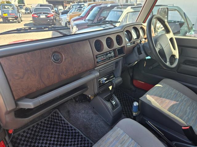 ジムニー ランドベンチャー　全塗装　Ｄ席エアバッグ　リフトＵＰ　社外ホイール　ホワイトレタータイヤ　前後社外バンパー　ルーフラック　オプションウッドメーターパネル（11枚目）