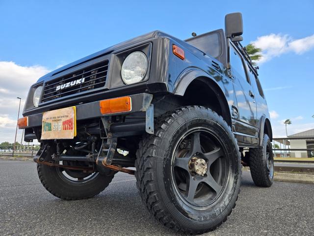 ジムニー 　修復事故歴無し　５ＭＴ　リフトＵＰ　オーバーフェンダー　Ｉ型グリル　ルーフラック　ワイドアルミ　レザー調シート　社外ステアリング　ＥＴＣ（3枚目）