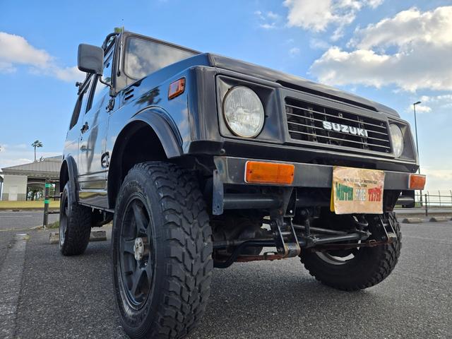 ジムニー 　修復事故歴無し　５ＭＴ　リフトＵＰ　オーバーフェンダー　Ｉ型グリル　ルーフラック　ワイドアルミ　レザー調シート　社外ステアリング　ＥＴＣ（8枚目）