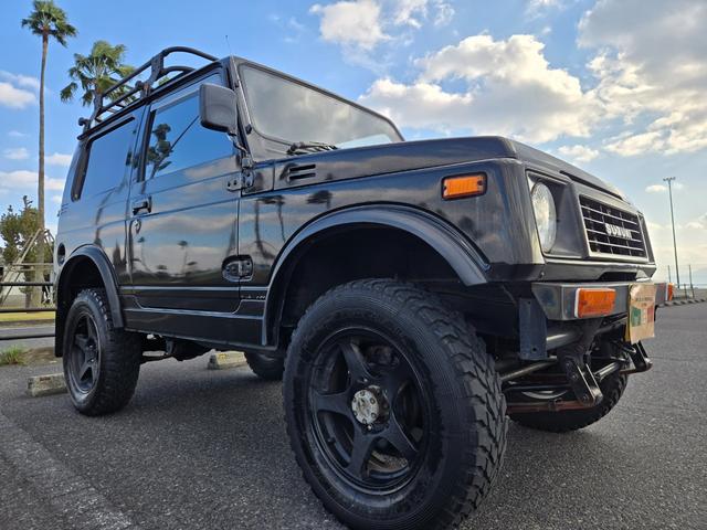 ジムニー 　修復事故歴無し　５ＭＴ　リフトＵＰ　オーバーフェンダー　Ｉ型グリル　ルーフラック　ワイドアルミ　レザー調シート　社外ステアリング　ＥＴＣ（9枚目）