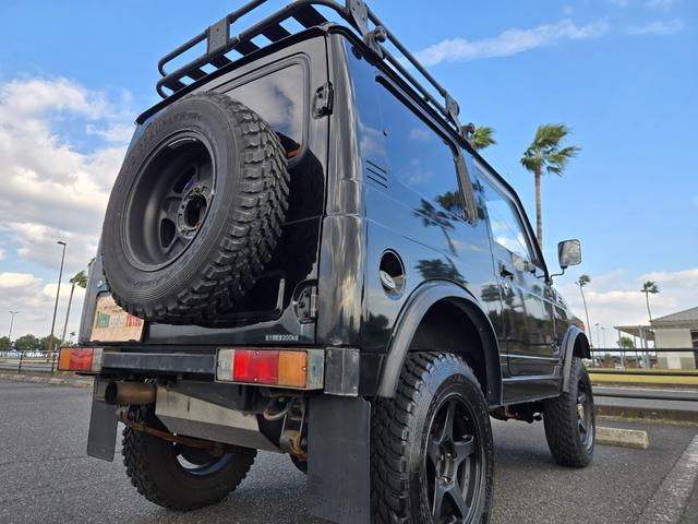 ジムニー 　修復事故歴無し　５ＭＴ　リフトＵＰ　オーバーフェンダー　Ｉ型グリル　ルーフラック　ワイドアルミ　レザー調シート　社外ステアリング　ＥＴＣ（13枚目）