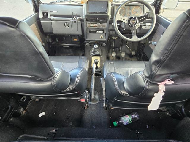 ジムニー 　修復事故歴無し　５ＭＴ　リフトＵＰ　オーバーフェンダー　Ｉ型グリル　ルーフラック　ワイドアルミ　レザー調シート　社外ステアリング　ＥＴＣ（18枚目）