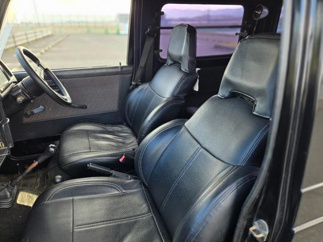 ジムニー 　修復事故歴無し　５ＭＴ　リフトＵＰ　オーバーフェンダー　Ｉ型グリル　ルーフラック　ワイドアルミ　レザー調シート　社外ステアリング　ＥＴＣ（22枚目）