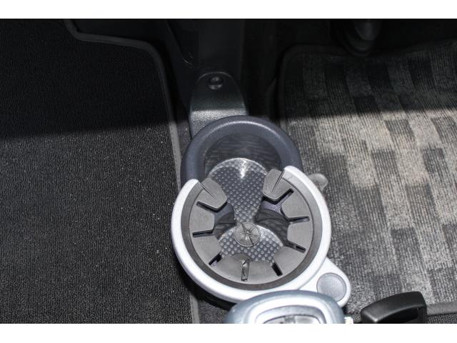 スマートフォーツークーペ ｍｈｄ　全国７０台限定車　スマート　フォーツー　エディション　パールグレー　専用クリスタルグレーレザー調シート　クリスタルグレーステッチ入りのブラックレザー調ダッシュボード　シルバーレザー調のドアトリム（49枚目）