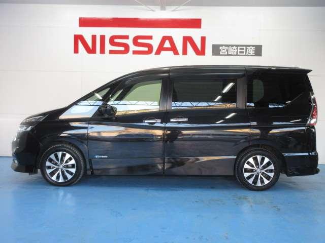 お渡し後のお手入れも弊社サービス工場にて、サービススタッフによるプロの洗車が受けれます（別途有料）寒い・暑いに関係なくショールムにてお待ち頂いている間にピカピカに洗車いたします！