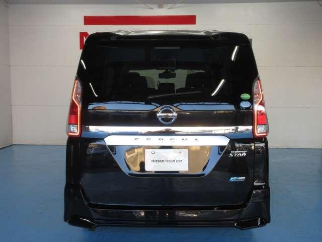 全ガラスには撥水コートを施工し、専用ワイパー装備！雨の日の運転でも見やすい視界で疲労も軽減されます。弊社工場長もオススメの施工です。