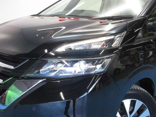 見た目の印象が大きく変わる部分のひとつがヘッドライトです。黄ばんでいると古く感じますね。こちらはきれいにお手入れ済みです！