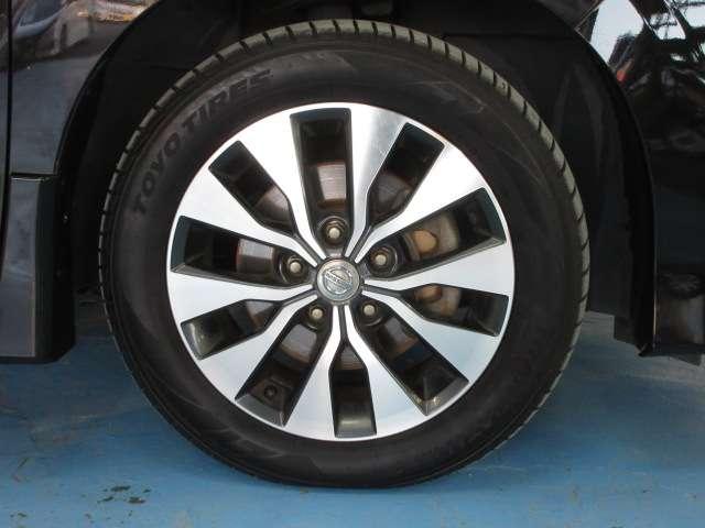 ホイールは見た目のデザインにとても優れ、足元をキリっと引き締めてくれます☆愛車をカッコ良くしてくれる大切なパーツの１つです！