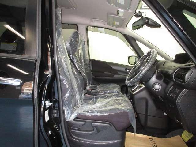 乗降しやすい開口部です。シート位置の調整もでき、体型に合わせたシート位置で疲れにくくなっています。