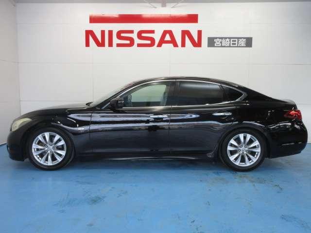 フーガ ２．５　２５０ＧＴ　社外車高調ローダウン　オートエアコン　エアバッグ　ナビＴＶ　助手席エアバッグ　サイドエアバッグ　パワーステアリング　ＡＢＳ　パワーウインドウ　キーレス　メモリーナビ　ワンセグテレビ（3枚目）