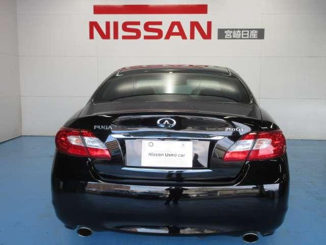 フーガ ２．５　２５０ＧＴ　社外車高調ローダウン　オートエアコン　エアバッグ　ナビＴＶ　助手席エアバッグ　サイドエアバッグ　パワーステアリング　ＡＢＳ　パワーウインドウ　キーレス　メモリーナビ　ワンセグテレビ（4枚目）