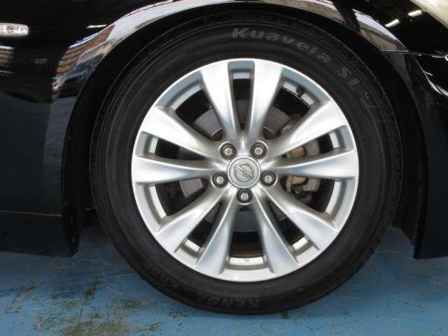 フーガ ２．５　２５０ＧＴ　社外車高調ローダウン　オートエアコン　エアバッグ　ナビＴＶ　助手席エアバッグ　サイドエアバッグ　パワーステアリング　ＡＢＳ　パワーウインドウ　キーレス　メモリーナビ　ワンセグテレビ（11枚目）