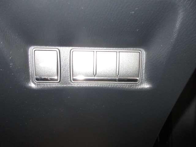 フーガ ２．５　２５０ＧＴ　社外車高調ローダウン　オートエアコン　エアバッグ　ナビＴＶ　助手席エアバッグ　サイドエアバッグ　パワーステアリング　ＡＢＳ　パワーウインドウ　キーレス　メモリーナビ　ワンセグテレビ（18枚目）