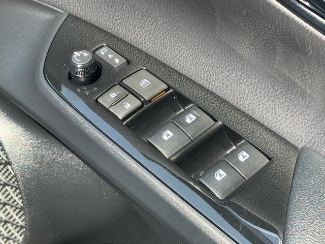 プリウス Ａ　エアロ（Ｆ，Ｓ，Ｒ，ＬＥＤ）　ＢＬＩＴＺ車高調　トヨタセーフティセンス　ＢＳＭ　ＨＵＤ　ビルトインＥＴＣ　ドラレコ　サンルーフ　ナビ　フルセグＴＶ　バックカメラ　レーダークルーズコントロール（11枚目）