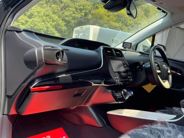プリウス Ａ　エアロ（Ｆ，Ｓ，Ｒ，ＬＥＤ）　ＢＬＩＴＺ車高調　トヨタセーフティセンス　ＢＳＭ　ＨＵＤ　ビルトインＥＴＣ　ドラレコ　サンルーフ　ナビ　フルセグＴＶ　バックカメラ　レーダークルーズコントロール（26枚目）