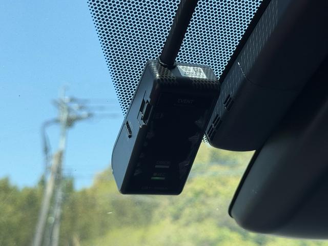 プリウス Ａ　エアロ（Ｆ，Ｓ，Ｒ，ＬＥＤ）　ＢＬＩＴＺ車高調　トヨタセーフティセンス　ＢＳＭ　ＨＵＤ　ビルトインＥＴＣ　ドラレコ　サンルーフ　ナビ　フルセグＴＶ　バックカメラ　レーダークルーズコントロール（28枚目）