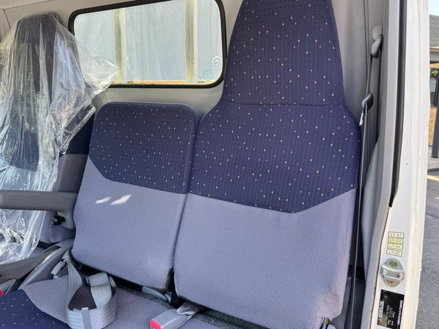 キャンター 　４９００ｃｃ　ディーゼルターボ　標準オートマ車　長さ４６９ｃｍ×幅１６９ｃｍ×高さ１９７ｃｍ　積載量２０００ｋｇ　低床　ＥＴＣ（31枚目）