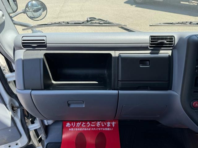 キャンター 　４９００ｃｃ　ディーゼルターボ　標準オートマ車　長さ４６９ｃｍ×幅１６９ｃｍ×高さ１９７ｃｍ　積載量２０００ｋｇ　低床　ＥＴＣ（32枚目）