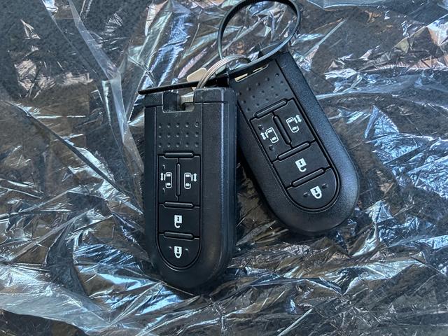 ムーヴキャンバス Ｇブラックインテリアリミテッド　ＳＡＩＩＩ　衝突被害軽減ブレーキ　両側パワースライド　アラウンドビューモニター　ナビＴＶ　Ｂｌｕｅｔｏｏｔｈ　ＣＤ　ＤＶＤ　スマートキー２個　ＥＴＣ　前後ドライブレコーダー　オートヘッドライト　オートハイビーム（26枚目）