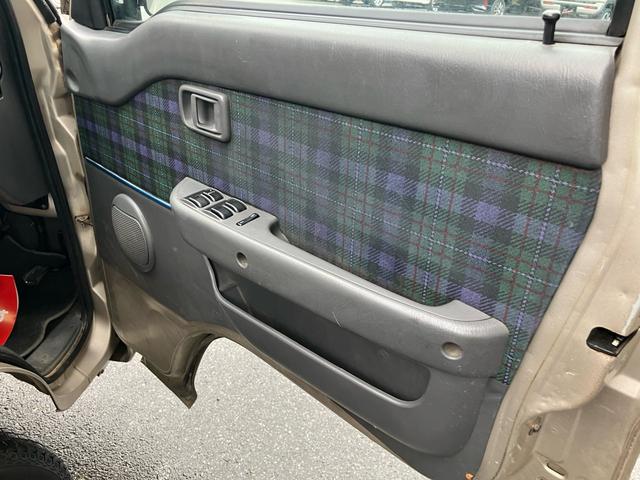 アトレー クラシック 5速マニュアル エアコン パワステ パワーウィンドウ ハイルーフ バイザー プライバシーガラス(11枚目)