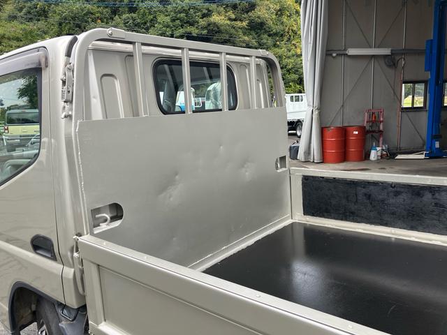 キャンター 2t 低床 荷台床鉄板張り 3方開 電動格納ミラー 5速マニュアル 4900ディーゼルターボ 純正色全塗装済み リヤWタイヤ ABS エアバッグ(13枚目)