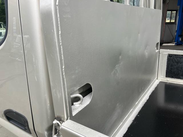 キャンター 2t 低床 荷台床鉄板張り 3方開 電動格納ミラー 5速マニュアル 4900ディーゼルターボ 純正色全塗装済み リヤWタイヤ ABS エアバッグ(15枚目)
