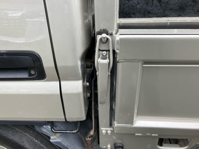 キャンター 2t 低床 荷台床鉄板張り 3方開 電動格納ミラー 5速マニュアル 4900ディーゼルターボ 純正色全塗装済み リヤWタイヤ ABS エアバッグ(16枚目)