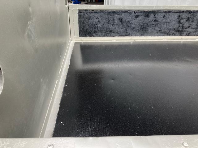 キャンター 2t 低床 荷台床鉄板張り 3方開 電動格納ミラー 5速マニュアル 4900ディーゼルターボ 純正色全塗装済み リヤWタイヤ ABS エアバッグ(17枚目)