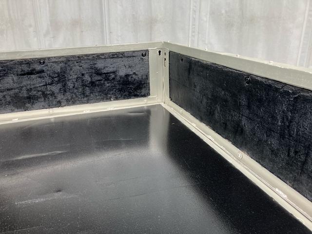 キャンター 2t 低床 荷台床鉄板張り 3方開 電動格納ミラー 5速マニュアル 4900ディーゼルターボ 純正色全塗装済み リヤWタイヤ ABS エアバッグ(22枚目)