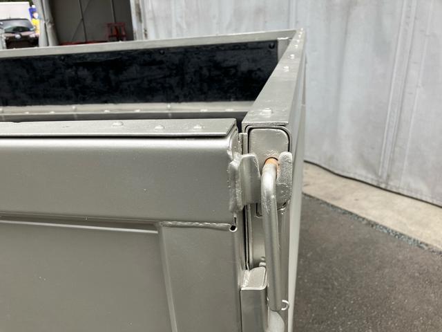 キャンター 2t 低床 荷台床鉄板張り 3方開 電動格納ミラー 5速マニュアル 4900ディーゼルターボ 純正色全塗装済み リヤWタイヤ ABS エアバッグ(24枚目)