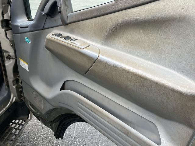 キャンター 2t 低床 荷台床鉄板張り 3方開 電動格納ミラー 5速マニュアル 4900ディーゼルターボ 純正色全塗装済み リヤWタイヤ ABS エアバッグ(31枚目)