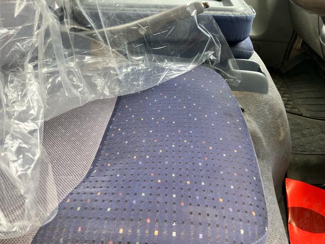 キャンター 2t 低床 荷台床鉄板張り 3方開 電動格納ミラー 5速マニュアル 4900ディーゼルターボ 純正色全塗装済み リヤWタイヤ ABS エアバッグ(34枚目)