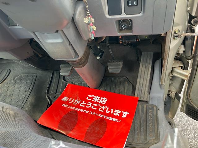 キャンター 2t 低床 荷台床鉄板張り 3方開 電動格納ミラー 5速マニュアル 4900ディーゼルターボ 純正色全塗装済み リヤWタイヤ ABS エアバッグ(35枚目)