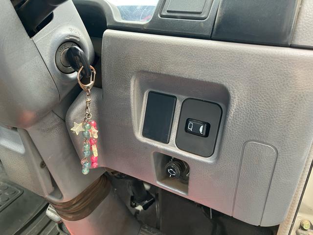 キャンター 2t 低床 荷台床鉄板張り 3方開 電動格納ミラー 5速マニュアル 4900ディーゼルターボ 純正色全塗装済み リヤWタイヤ ABS エアバッグ(41枚目)