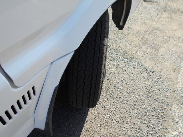 １８５　８０Ｒ１４　１００　１０２　４本ともに残量７分山くらい有ります