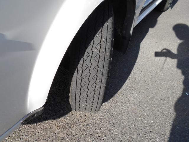 １８５　８０Ｒ１４　１００　１０２　４本ともに残量７分山くらい有ります