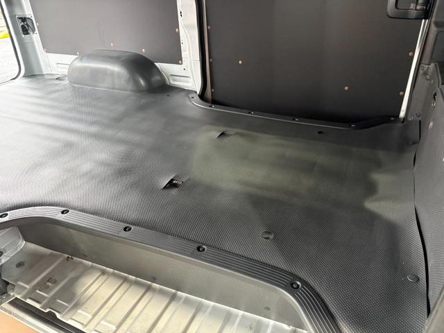 ハイエースバン 　３０００デイーゼル　ＥＴＣ　バックカメラ　ナビ　両側スライドドア　電動格納ミラー　ＡＴ　ＣＤ　エアコン　パワーウィンドウ　運転席エアバッグ（57枚目）