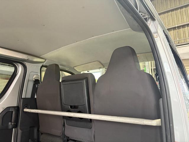 ハイエースバン 　３０００デイーゼル　ＥＴＣ　バックカメラ　ナビ　両側スライドドア　電動格納ミラー　ＡＴ　ＣＤ　エアコン　パワーウィンドウ　運転席エアバッグ（58枚目）