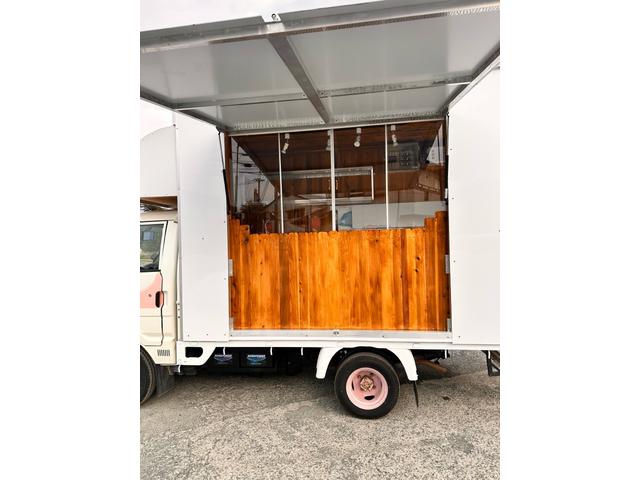 バネットトラック 　キッチンカー　移動販売車８ナンバー登録済　換気扇　水槽・蛇口　ＬＥＤ作業灯１２０ｃｍ　１００Ｖコンセント　ブレーカー外部電源　４０００Ｗ対応　排水２００Ｌ　給水２００Ｌ　タンク設置済　サイドオーニング（8枚目）