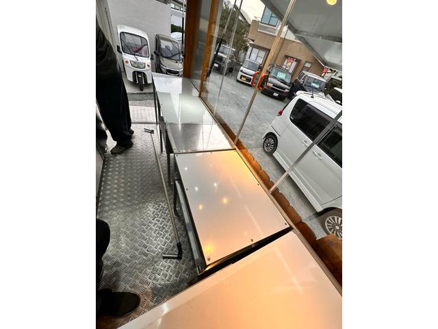 バネットトラック 　キッチンカー　移動販売車８ナンバー登録済　換気扇　水槽・蛇口　ＬＥＤ作業灯１２０ｃｍ　１００Ｖコンセント　ブレーカー外部電源　４０００Ｗ対応　排水２００Ｌ　給水２００Ｌ　タンク設置済　サイドオーニング（26枚目）
