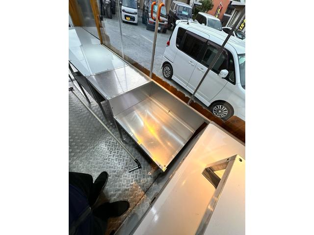 バネットトラック 　キッチンカー　移動販売車８ナンバー登録済　換気扇　水槽・蛇口　ＬＥＤ作業灯１２０ｃｍ　１００Ｖコンセント　ブレーカー外部電源　４０００Ｗ対応　排水２００Ｌ　給水２００Ｌ　タンク設置済　サイドオーニング（27枚目）