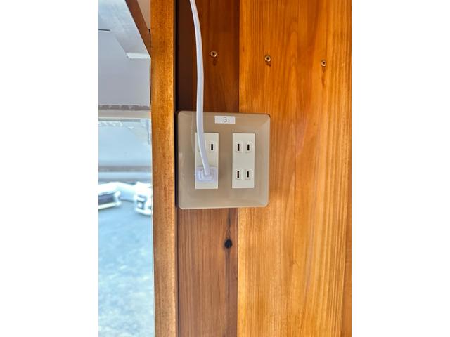 バネットトラック 　キッチンカー　移動販売車８ナンバー登録済　換気扇　水槽・蛇口　ＬＥＤ作業灯１２０ｃｍ　１００Ｖコンセント　ブレーカー外部電源　４０００Ｗ対応　排水２００Ｌ　給水２００Ｌ　タンク設置済　サイドオーニング（51枚目）