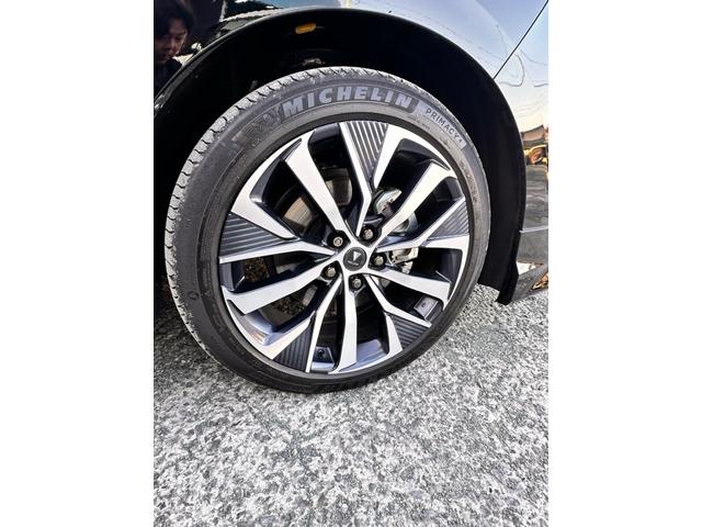 アルファードハイブリッド Z モデリスエアロ・マフラー・AW・左右独立ムーンルーフ+後席パワーサイドサンシェード・ITSコネクト・カラーヘッドアップディスプレイ・ユニバーサルステップスライドドア左右・14型後席モニタ- スモーク(27枚目)