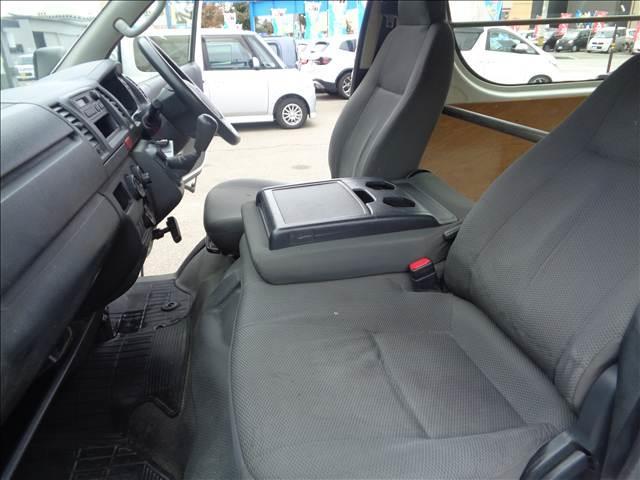 レジアスエースバン ディーゼル 4ドア DX 3人乗り ワンオーナー(11枚目)